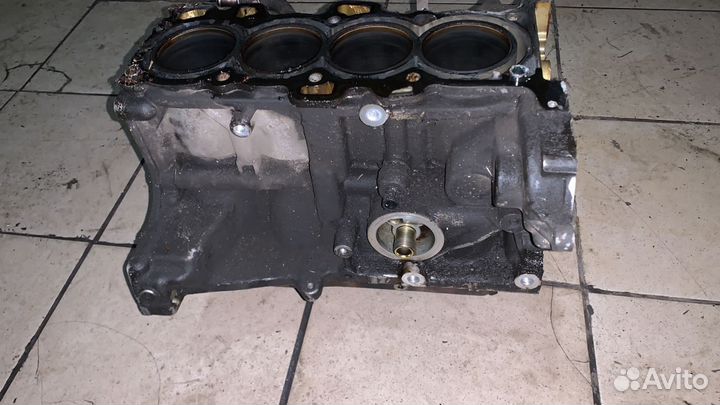 Бло двигателя цилиндров Nissan March K11 cg10de