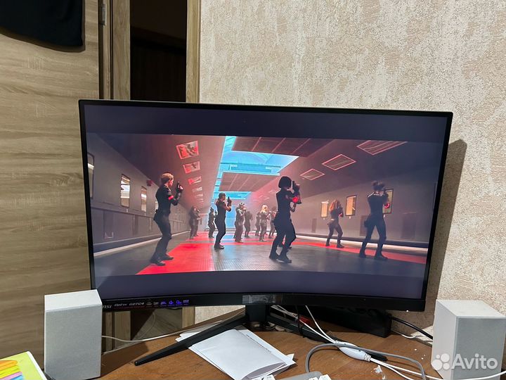Изогнутый игровой монитор msi optix g27c4