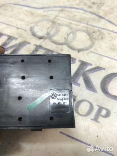 Блок управления стеклоподъемниками VW Passat (B6)