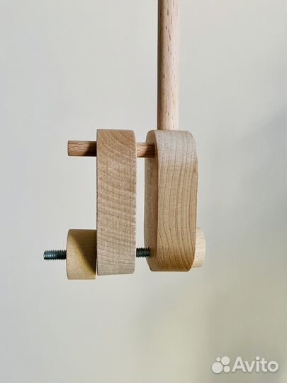 Стойка для мобиля