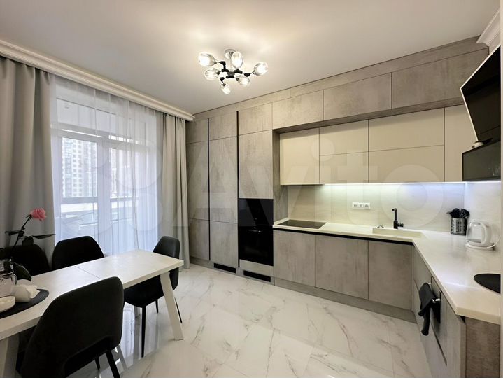 2-к. квартира, 90 м², 5/9 эт.
