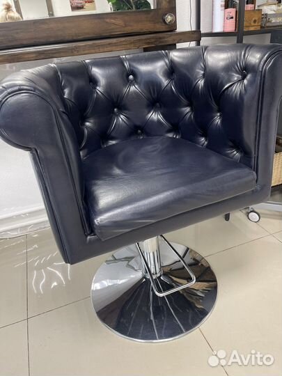 Кожанное кресло парикмахерское