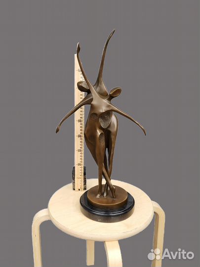 Статуэтка 
