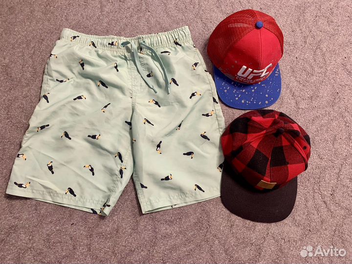 Пакет вещей на мальчика 140-146+ 2 кепки и плавки