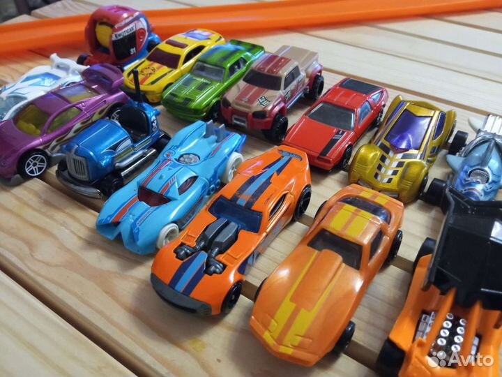 Машинки и трек hotwheels