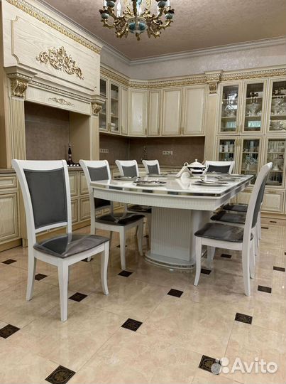 Стол обеденный