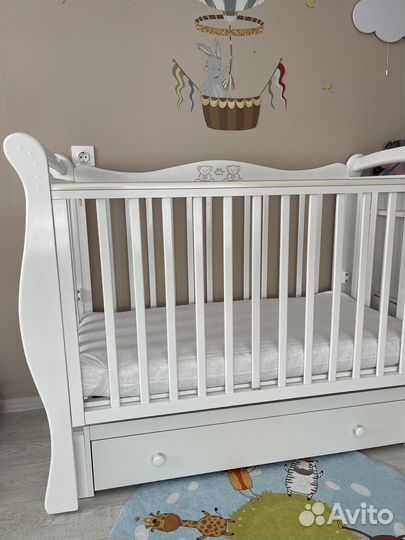 Детская кроватка с маятником baby luce