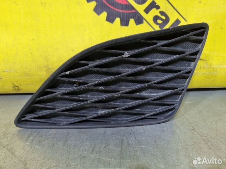 Решетка в бампер передняя левая Toyota Corolla