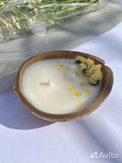 Ароматическая свеча в кокосе