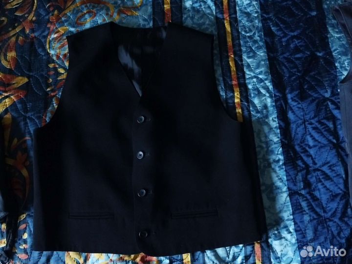 Жилетка школьная на мальчика 7-8 лет