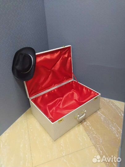 Чемодан, реквизит