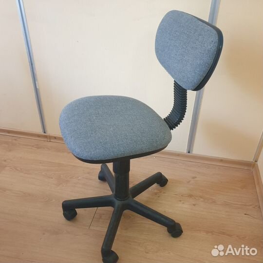 Офисное кресло