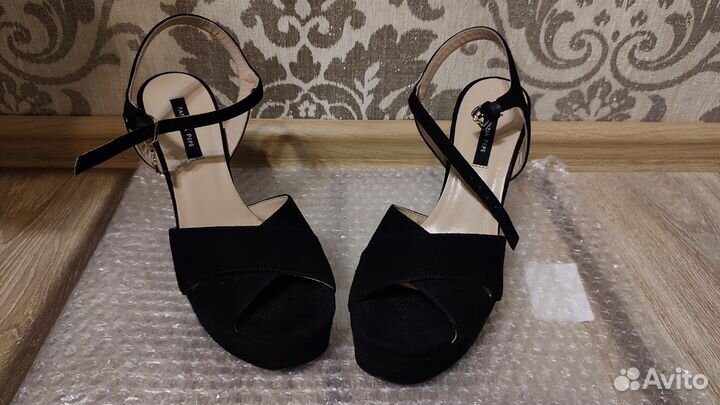 Черные женские босоножки Patrizia Pepe