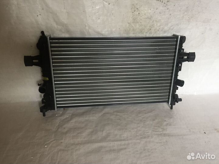 Радиатор основной Опель Зафира Астра
