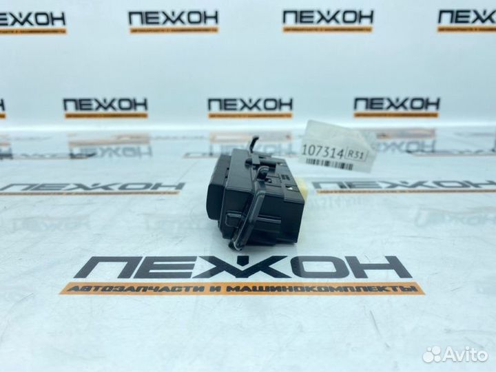 Кнопка открывания багажника Lexus Rx450H GYL25 3.5