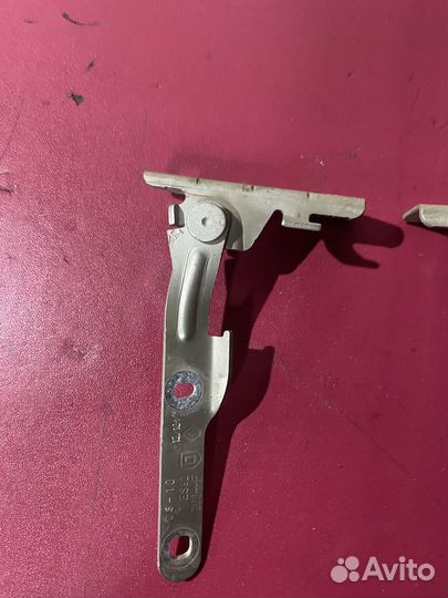 Петли капота Renault Logan