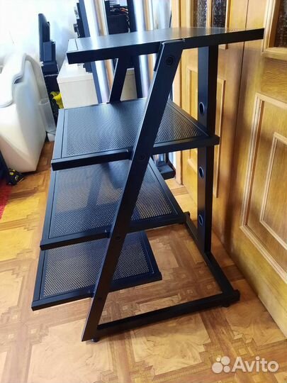 Стойка для аппаратуры