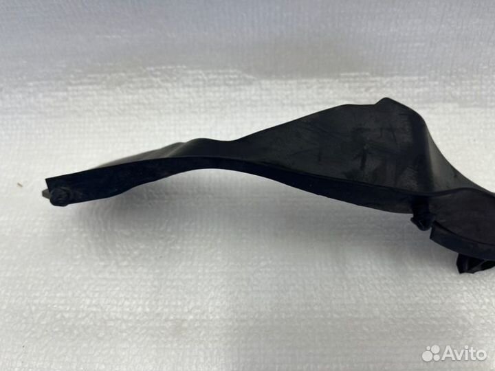 Резинка жабо передняя правая Toyota Camry V70/V75