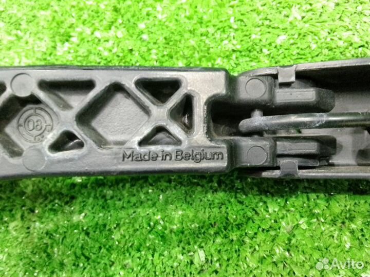 Поводок дворника правый Peugeot 308