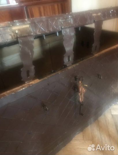 Сундук антикварный