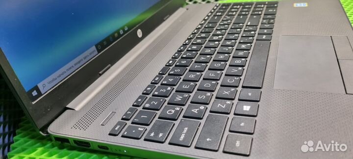 HP intel Gold 6405/4/SSD/UHD 605