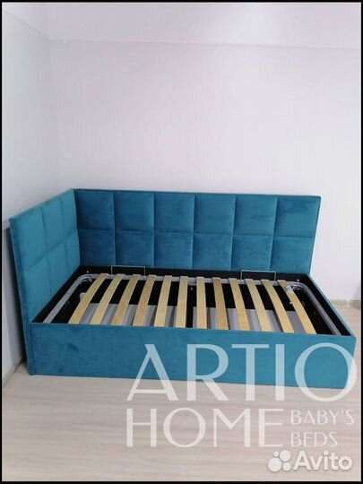 Детская кровать с мягкой спинкой
