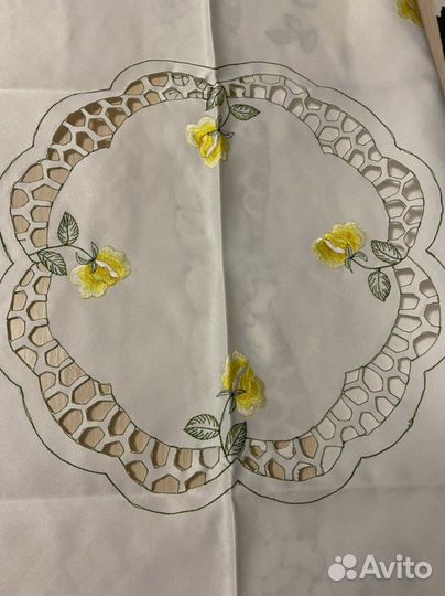 Скатерть 2 шт., у каждой по 4 салфетки