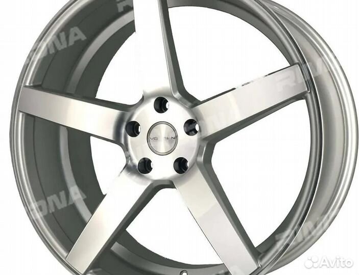 Литой диск в стиле vossen R18 5x120