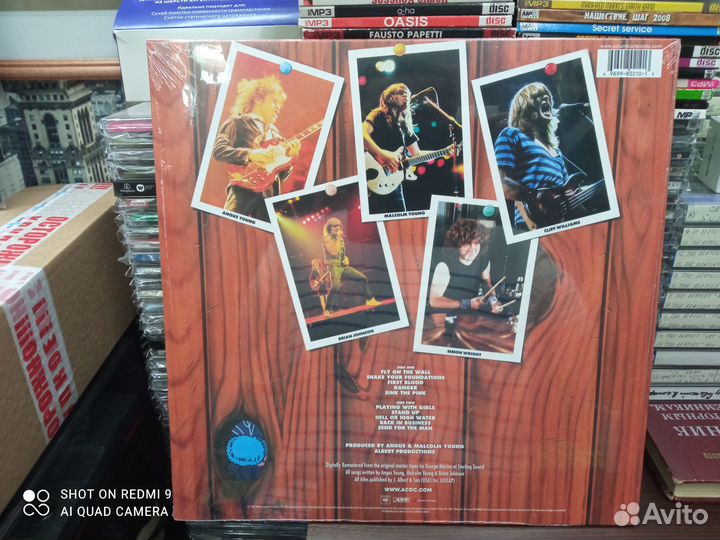 AC/DC ''fly on the wall'' запечатан