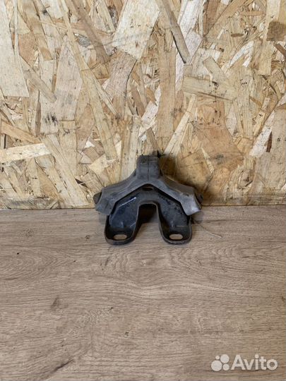 Кронштейн глушителя Skoda Octavia A5