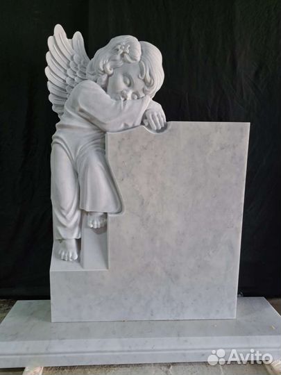 Памятник Ангел из белого мрамора