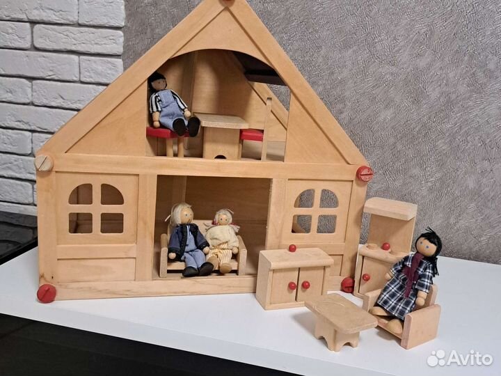 Домик кукольный деревянный