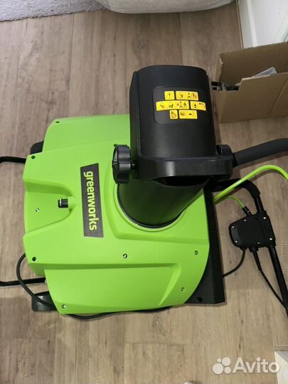 Снегоуборщик электрический новый greenworks SN2300