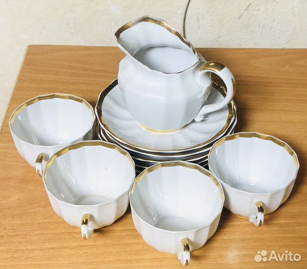 Фарфоровый чайный сервиз