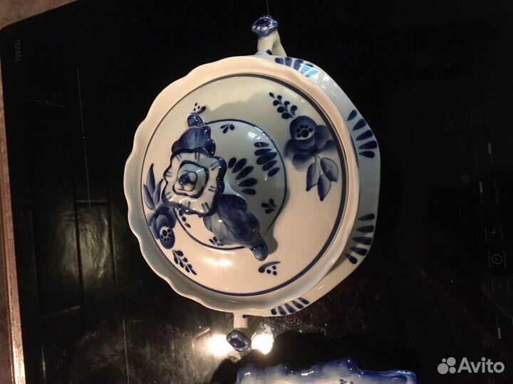 Конфетница, салатник и масленка гжель