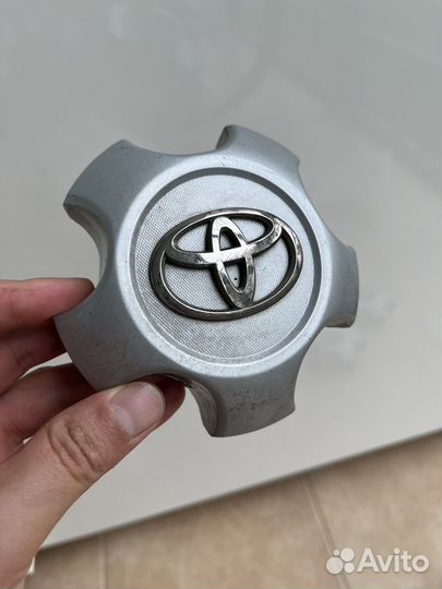 Колпак ступицы колеса Toyota 42603-42120