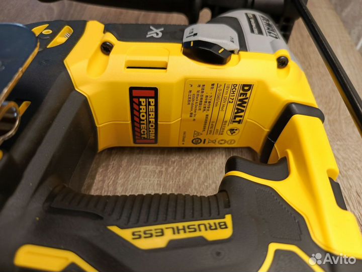 Перфоратор аккумуляторный DeWalt DCH172