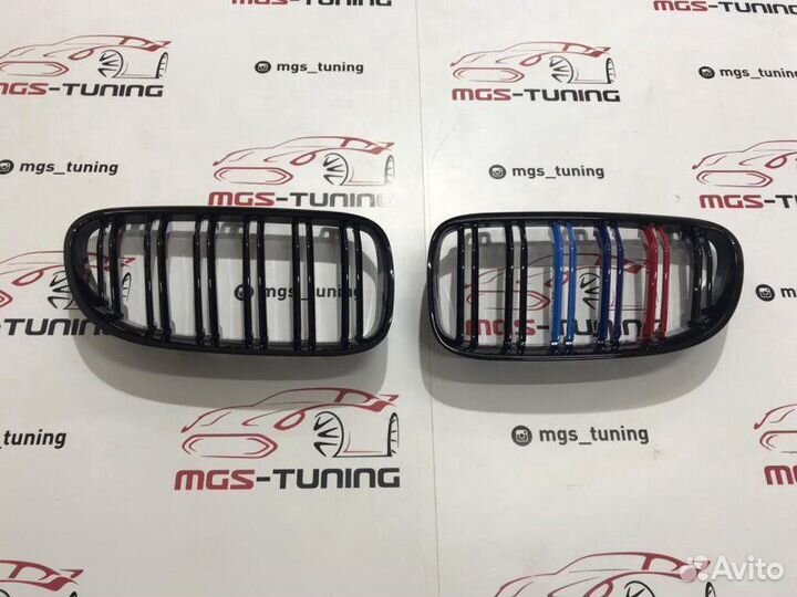 Ноздри BMW 3 E92 10-13г Черный глянец с триколором