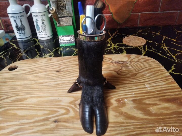 Подставка из копыта дикого кабана