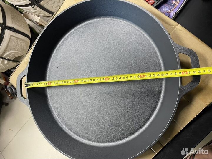 Большая чугунная сковорода