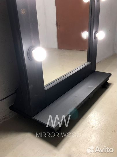 Зеркало с подсветкой на подставке