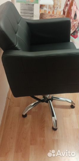 Парикмахерское кресло