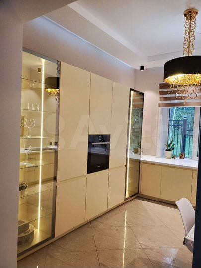 Коттедж 370 м² на участке 8 сот.