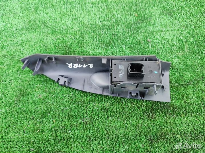 Кнопка стеклоподъемника Opel Zafira C 2014