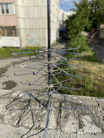 Вращающаяся стойка для товаров