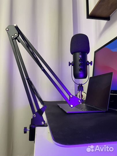 Конденсаторный микрофон с USB - разъёмом и стрелой