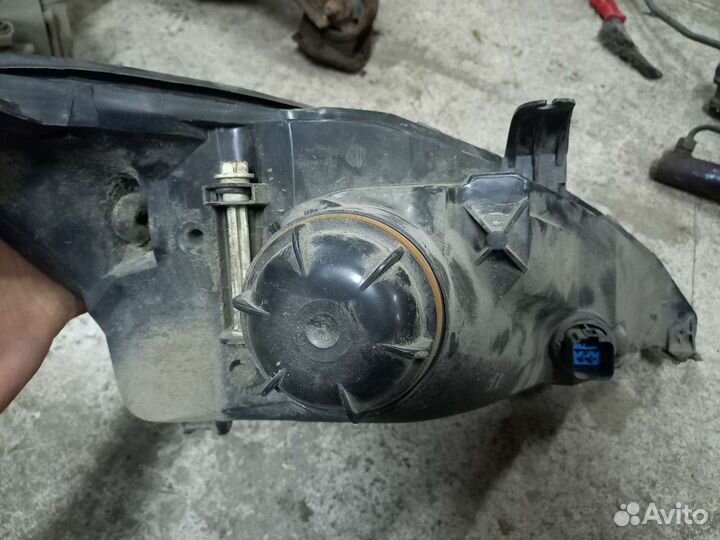 Передняя левая фара фокус 1