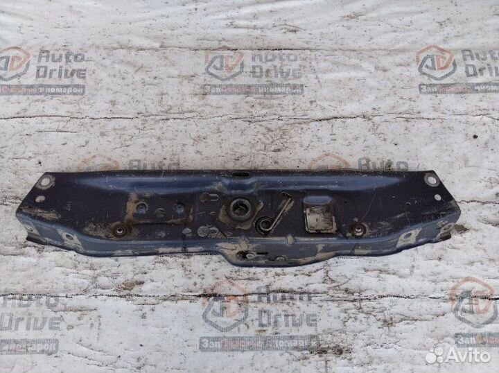 Планка радиатора Opel Astra H 1.6 2011