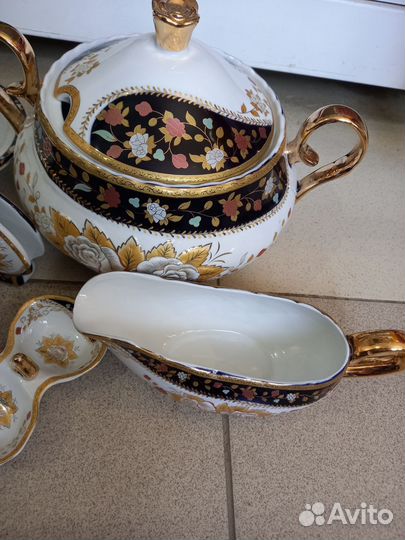 Обеденный и чайный сервиз