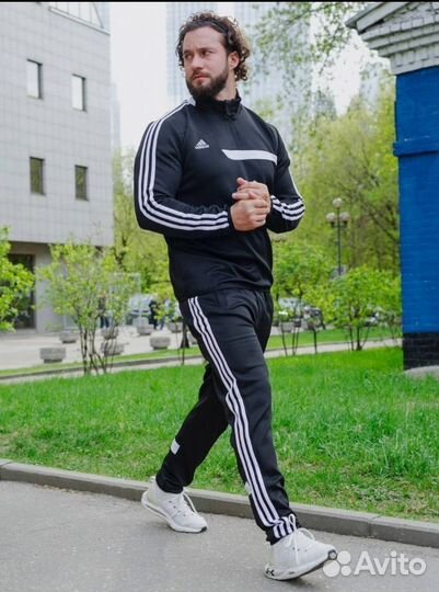 Спортивный костюм